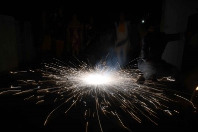 ALERT: Ban on firecrackers in cities/towns where air quality was 'poor' or above in Nov: NGT