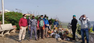 Activists remove tons of garbage, immersed idols from Yamuna