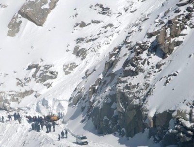 Avalanche warning issued for higher reaches in J&K