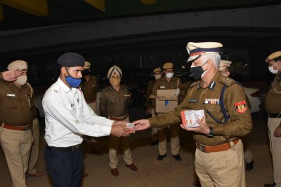 Delhi Police chief visits duty points on Diwali