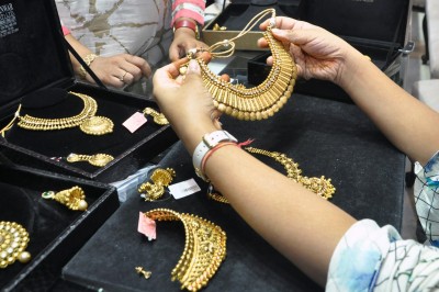 Dhanteras: Rs 320 cr sales lift slack jewellery biz in Gujarat