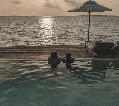 Farhan , Shibani find their happy place in Maldives