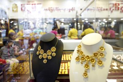 Gold, silver futures surge, gold above Rs 51K/10 gm