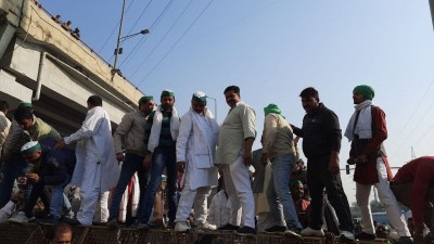 Govt drunk on power, not listening to crores of farmers: Cong