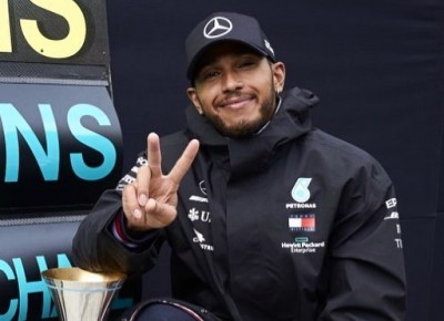 Hamilton takes pole with record-breaking lap in Bahrain