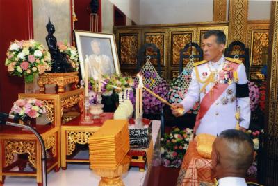 King calls Thailand 'land of compromise' amid anti-govt protests