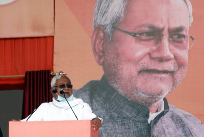 NDA, Grand Alliance caught in neck and neck fight for Bihar Assembly
