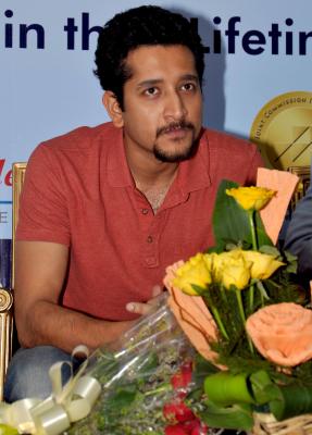 Parambrata Chattopadhyay regrets not being able to join Soumitra’s last journey