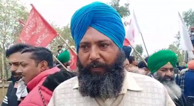 Protesting farmers keep Haryana, Delhi cops on toes