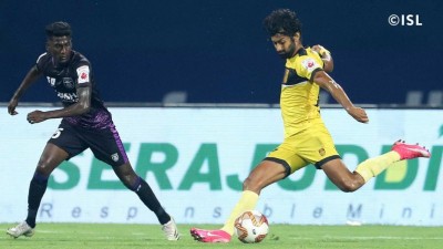 Santana's penalty helps Hyderabad off to winning start