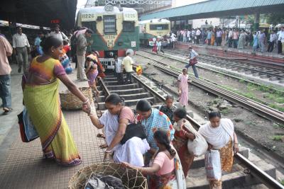 Suburban train service to resume in Bengal from Nov 11