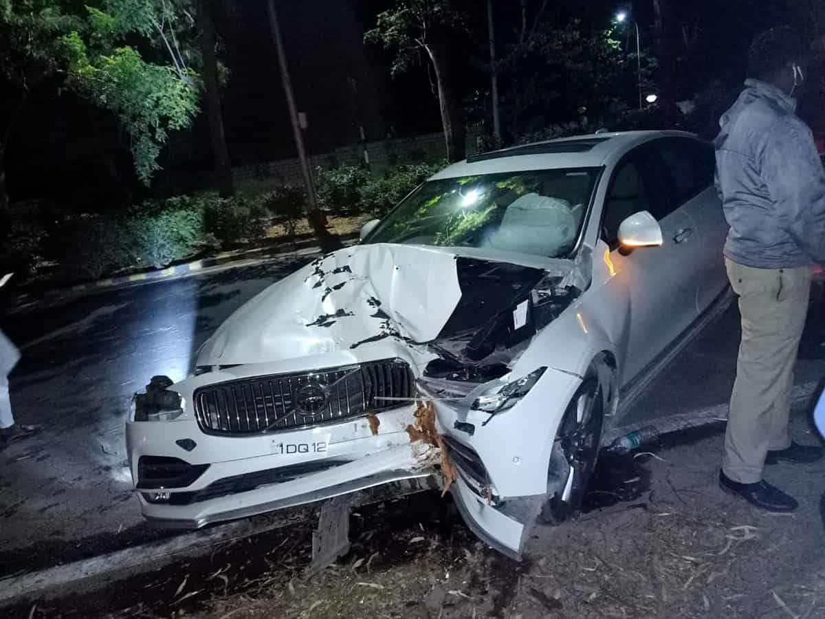 Drunk driver rams car into tree in Hyderabad, 1 killed