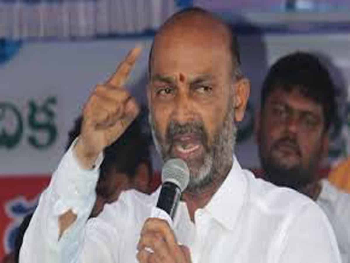 Bandi Sanjay calls on BRS leaders for open debate on Centre's funds