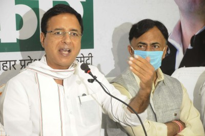 99.9% Cong workers want Rahul to be party chief, says Surjewala
