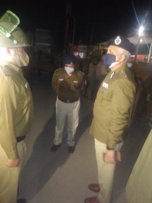 Amid stand-off between Centre and farmers, Delhi Police chief visits Tikri border