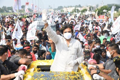 Andhra must give instant monetary relief to farmers: Pawan Kalyan