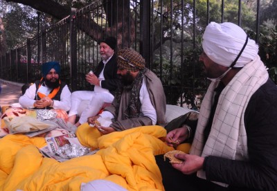 Farmers' cause: Cong MPs from Punjab continue Jantar Mantar sit-in