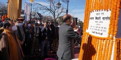 Himachal CM unveils 18-feet statue of Vajpayee in Shimla