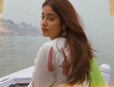Janhvi Kapoor spends a 'fun' day at the beach