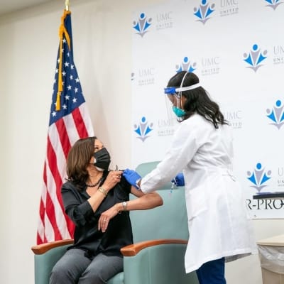 Kamala Harris receives Covid-19 vaccine