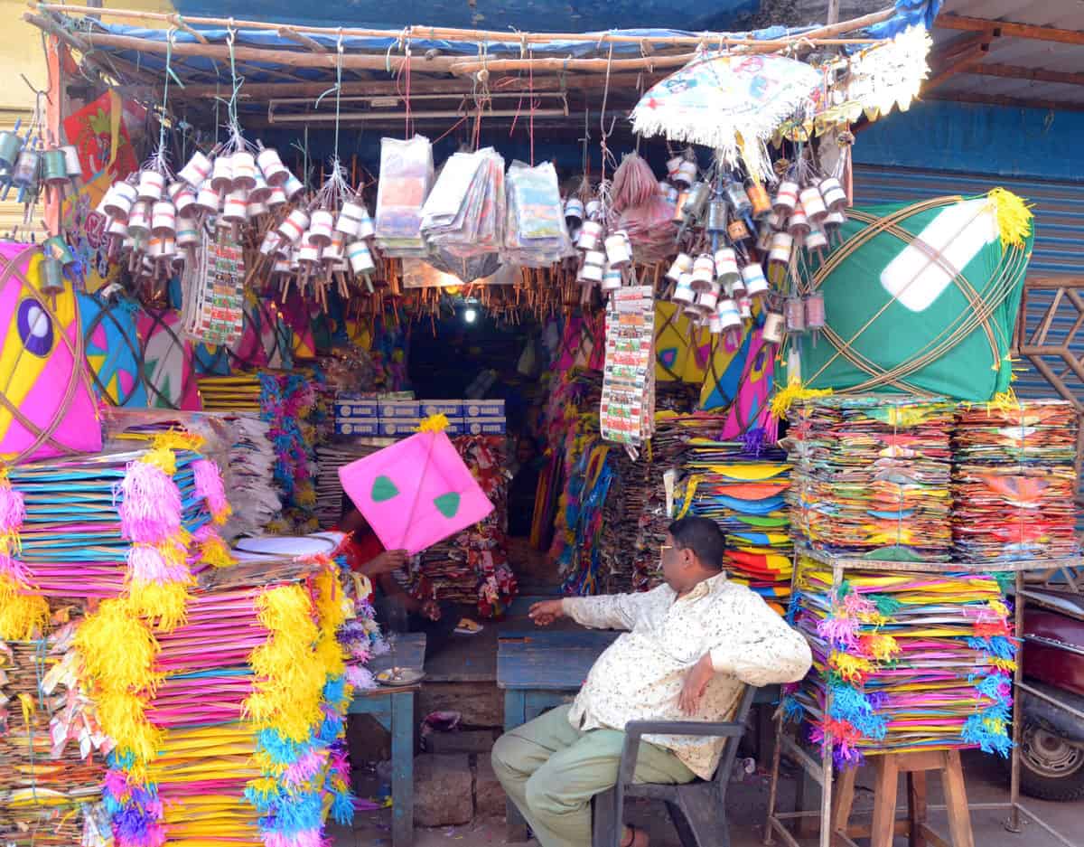 Hit by impact of COVID-19, kite makers in city seek respite during Sankranti