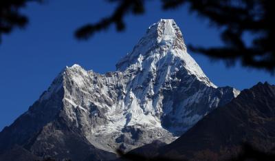 Nepal to issue licenses for mountaineering guides for 1st time