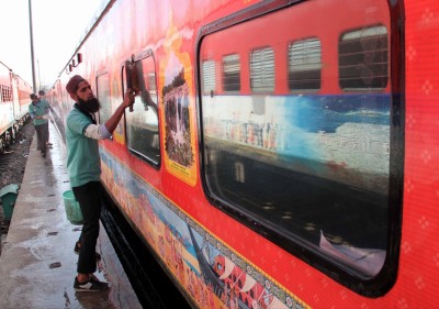 Railways operating 1,089 mail, express trains as compared to 1,768 trains during normal time