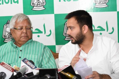 Tejashwi meets Lalu, two ministers not allowed to meet RJD chief