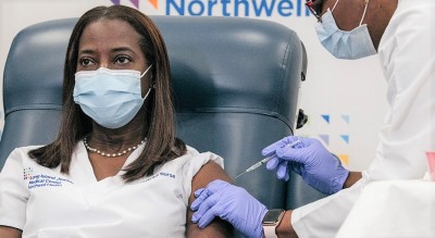 US nurse tests positive 8 days after receiving Pfizer shot