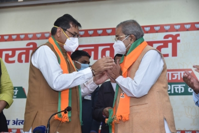 Veteran leader Ghanshyam Tiwari makes 'ghar wapsi' to BJP