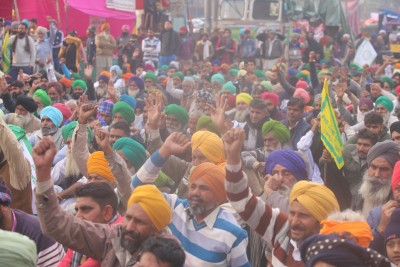 Farmers' protest enters 50th day amid biting cold, fog