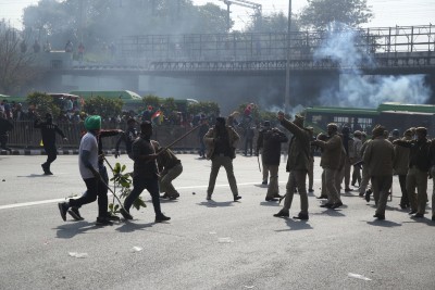 20 injured cops, farmers being treated at Lok Nayak after clashes