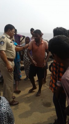 3 injured as fishing boat catches fires in Andhra's Kakinada