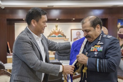 Arunachal CM assures IAF chief to help in defence preparedness