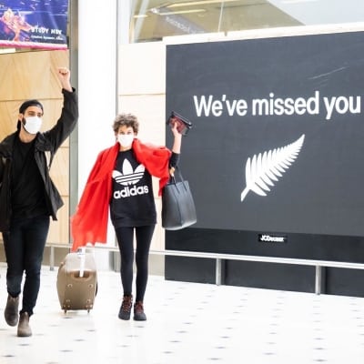 Australia temporarily suspends New Zealand travel bubble