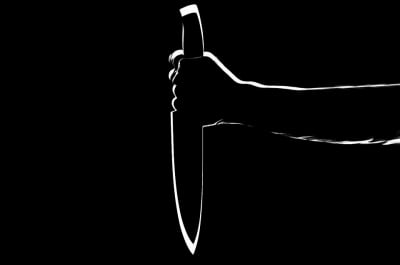 Criminal on bail stabs policeman, gets injured in retaliatory fire