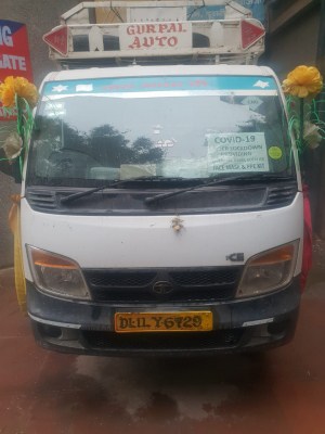 Delhi: Drug peddlers paste 'Covid service' sticker on vehicle to dodge cops, held