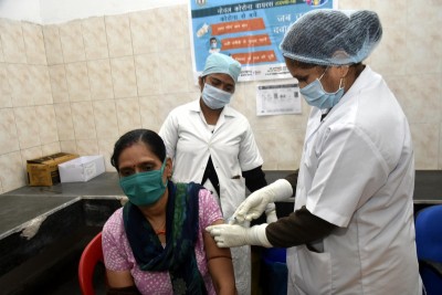 Delhi govt axes 12 pvt, 2 govt hospitals as vaccination sites