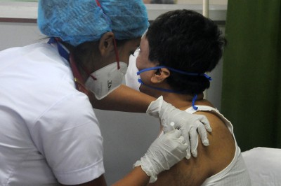 Health workers at Delhi hospital suffer mild reaction post vaccination
