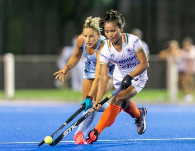 Indian eves suffer 2-3 loss to Argentina