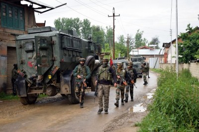 J&K Police maintains '3 killed in Srinagar gunbattle' had terror links