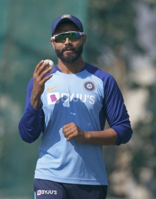 Jadeja ruled out of fourth and final Test with dislocated thumb