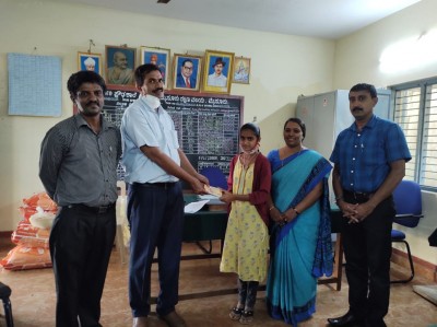 K'taka teacher couple help to lease house, financial assistance for students