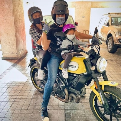 Kunal goes for bike ride with daughter Inaaya, wife Soha