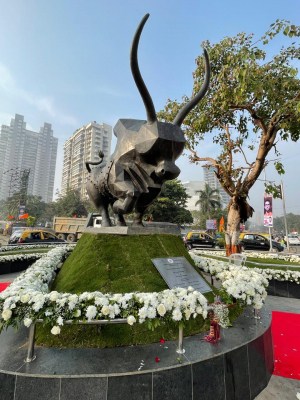 Mumbai remains bullish - gets another Bull on its landscape