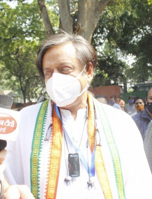 Shashi Tharoor, Rajdeep Sardesai, Mrinal Pande and others booked for sedition