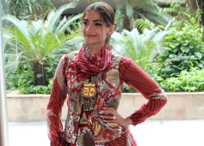 Sonam Kapoor trains for visually-impaired girl's role in 'Blind'