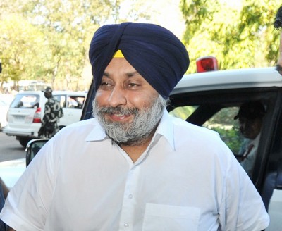 Sukhbir Badal visits Ghazipur, lends support to protest