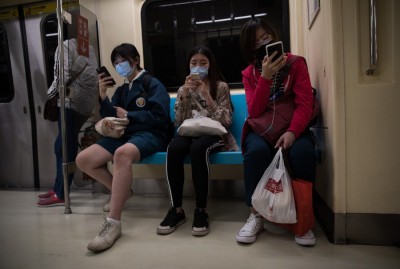 Taiwan bans eating on public transportation