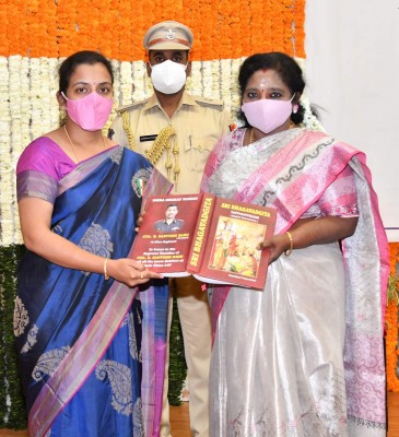 Telangana governor felicitates Col Santosh Babu's wife